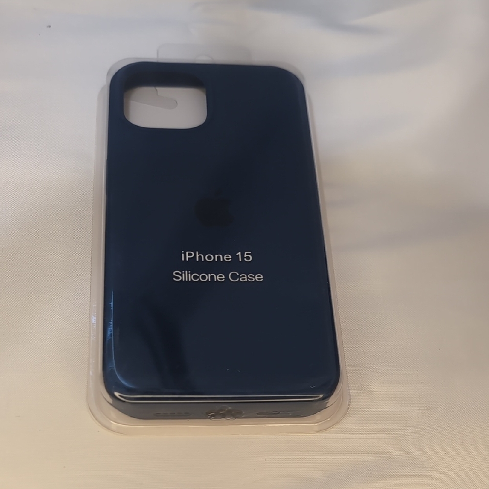 Apple iPhone 15 Silicone Case - Deep Blue